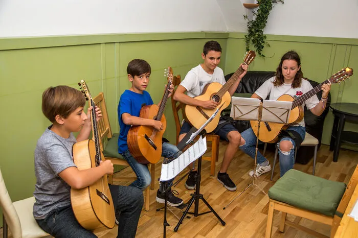 Die jungen Teilnehemer üben die ganze Woche lang fleißig für das Abschlusskonzert im Kulturni dom in Bleiburg am 25. August um 17 Uhr.