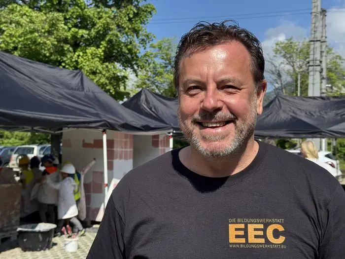 Stefan Elmer von der EEC-Bildungswerkstatt zeichnet für die 14 abwechslungsreichen Stationen verantwortlich