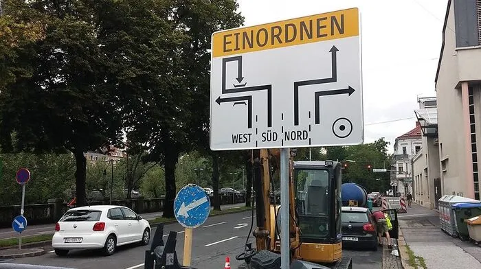 Alle Wege sind kompliziert: Erklärtafel ohne Aha-Effekt am Kaiser-Franz-Josef-Kai