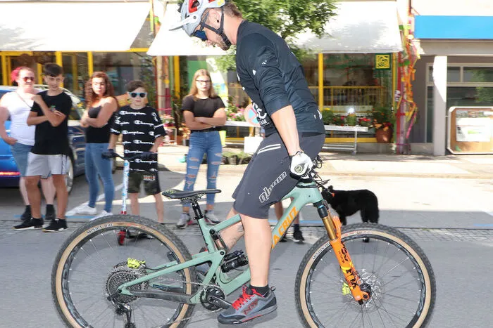 Von dem Profi Mountainbiker Stefan Müller aus Millstatt, gab es eine "Cycling-Show".  Er zeigte speziell für Jugendliche und Kinder Tipps und Tricks am Mountainbike.  