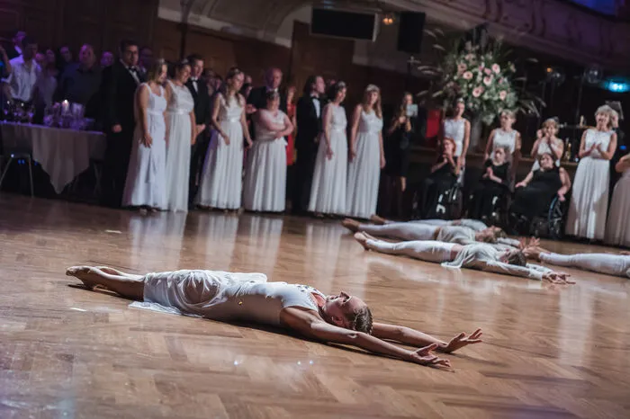 ...: von Salsa bis Tango, Lindyhop und Modern Dance.