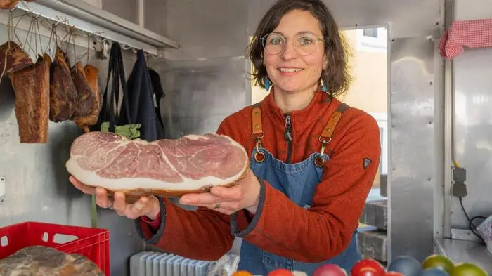 Ostermarkt in Maria Saal - natürlich durfte der herrlich duftende Schinken nicht fehlen
