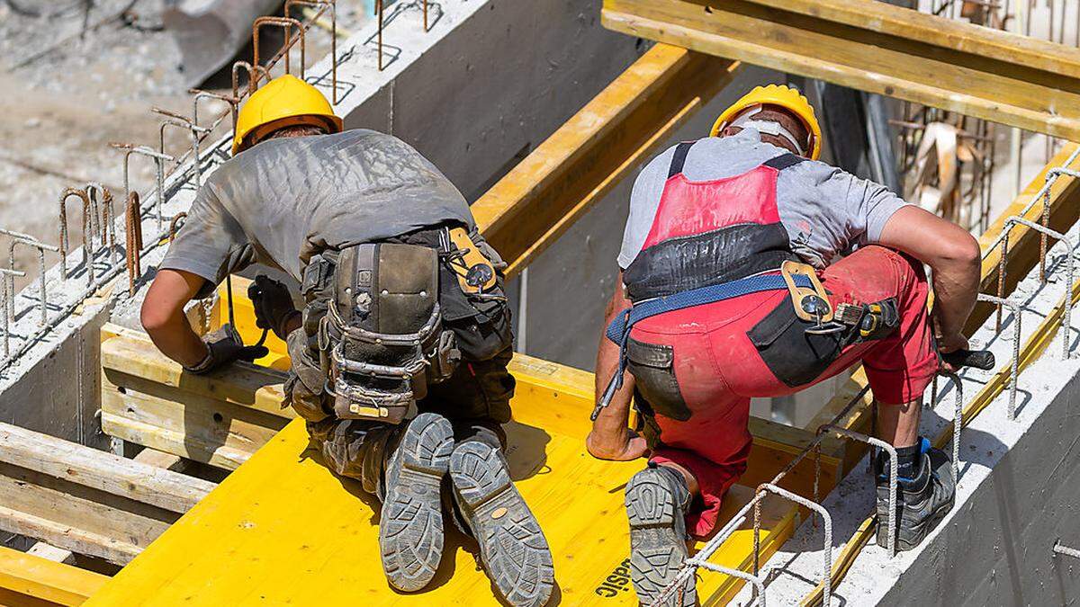 Ab 32,5 Grad kann am Bau hitzefrei gegeben werden