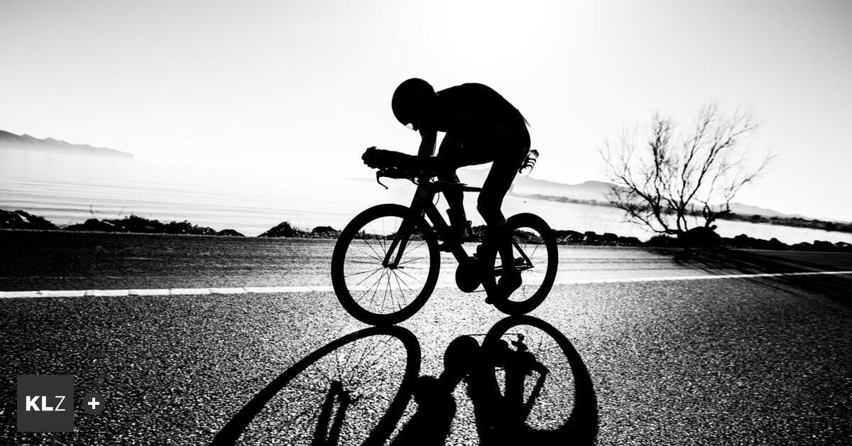 Racing cyclist overlooked: 66-year-old seriously injured after collision