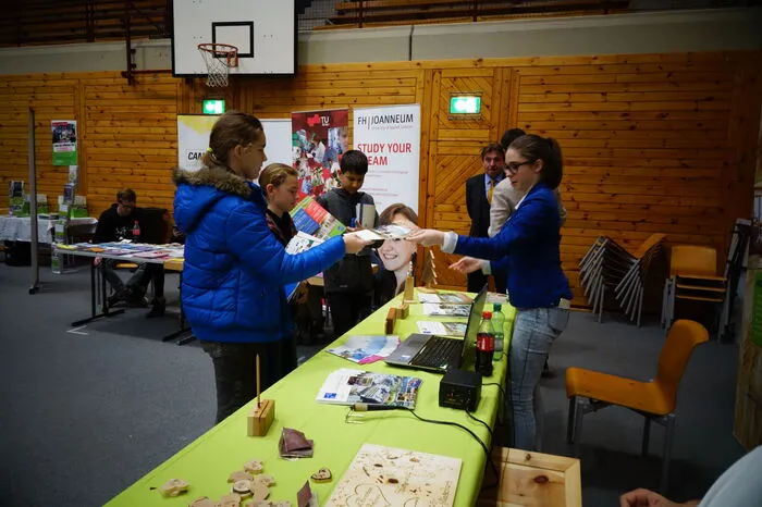 Rudn 1200 Schülerinnen und Schüler nutzen das Angebot und besuchten die Messe gemeinsam mit ihren Klassenlehrern oder mit ihren Eltern.