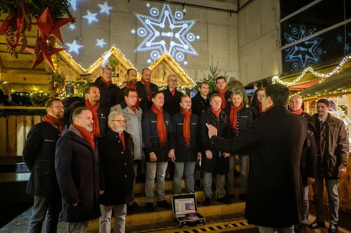 Weihnachtsliedern lauschen... das kann man auf den Weihnachtsmärkten.