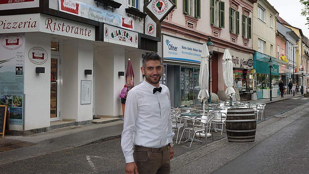 Marco Urbano vor seinem Restaurant