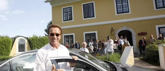 Archivfoto aus dem Juni 2011: Schwarzenegger schaute vor der offiziellen Eröffnung in „seinem“ Museum vorbei
