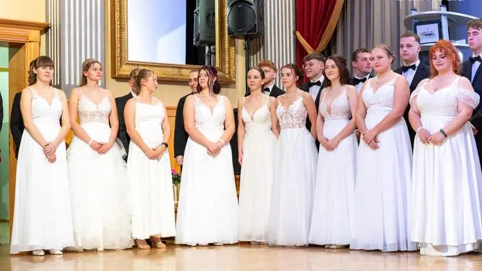 Am Samstag war es endlich soweit: Nach rund einem Jahr Vorbereitung feierten die 27 Schülerinnen und ein Schüler der HLW Lipizzanerheimat in den Stadtsälen Voitsberg ihren Maturaball.