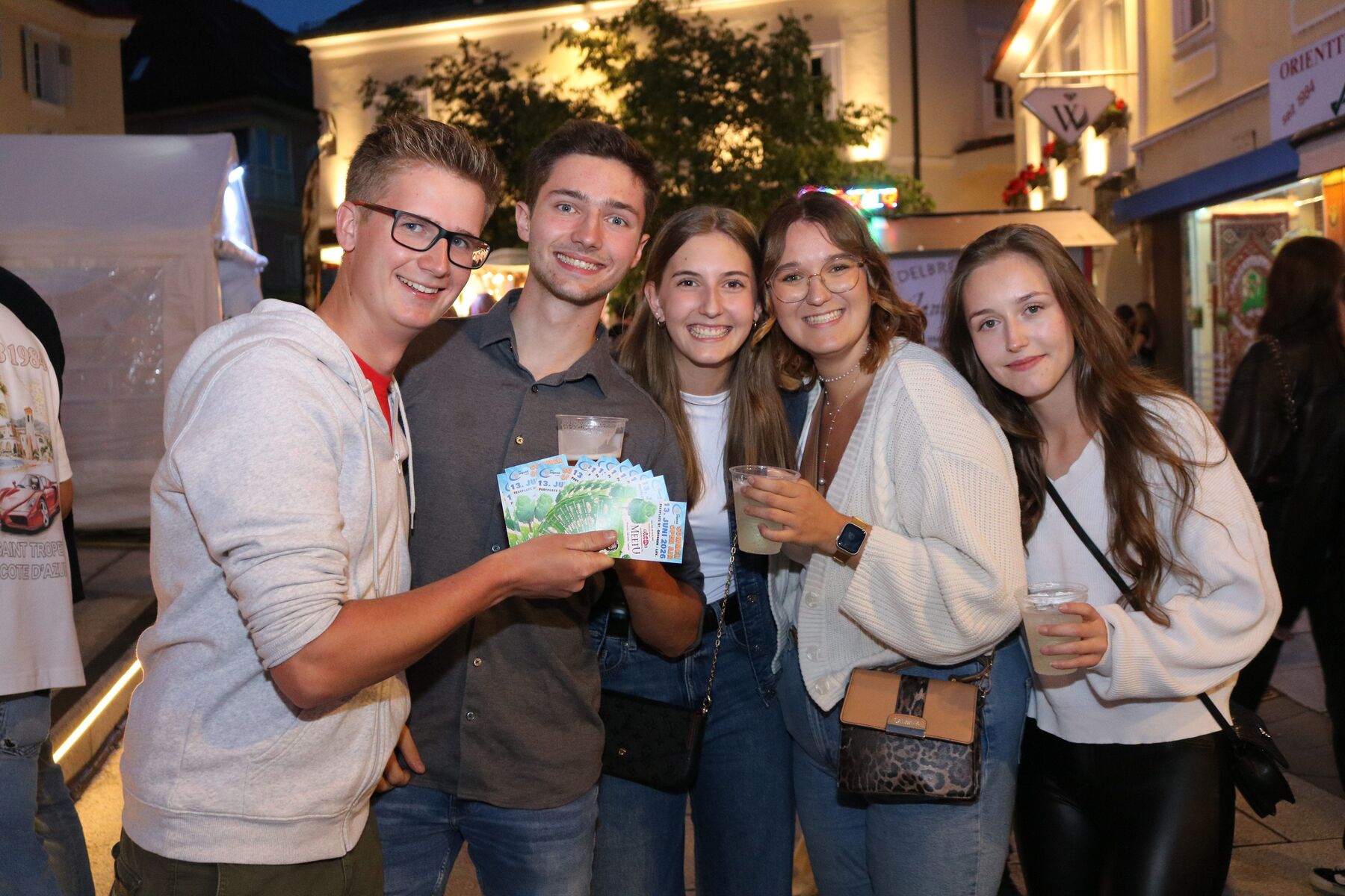Unterhaltsame Samstagnacht beim Schönsonntagmarkt in Wolfsbe