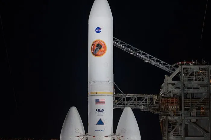Der zunächst geplante Start war nach Nasa-Angaben gestoppt worden, weil eine Unregelmäßigkeit während der letzten Minuten des Countdowns beobachtet worden sei.