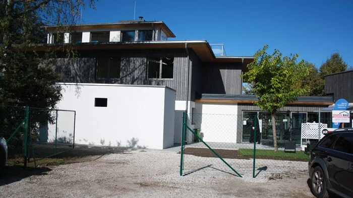 2,4 Millionen Euro waren für das Projekt Badehaus am Klopeiner See veranschlagt. "Bis auf wenige Prozentpunkte" wurde das Budget laut Betreiber Stefan Krainz eingehalten.