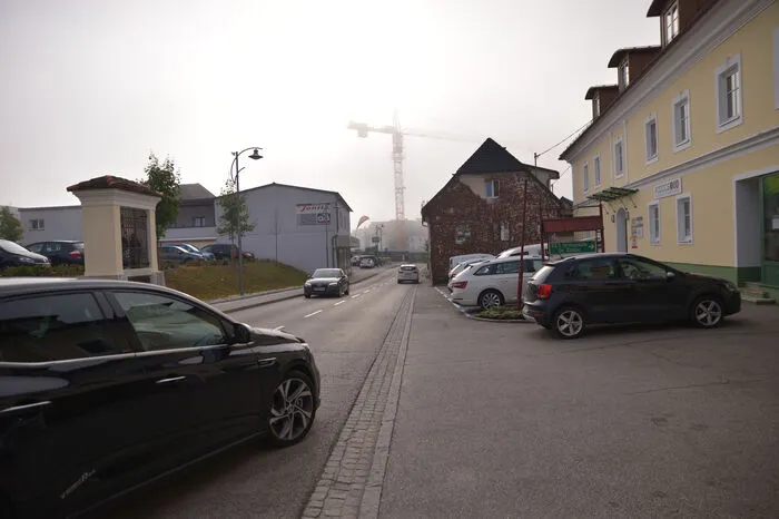 Am Montag wurde die Sperre aufgehoben und die Umfahrung – gewünscht von den örtlichen Unternehmern sowie ÖVP und FPÖ – für den Straßenverkehr freigegeben.