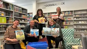 Marie Therese Stampfl (Stadtbibliotheksleitung), Boris Miedl (Stadtbibliothek), Doris Kirschner (Leiterin Referat Frauen & Gleichstellung), Bürgermeisterin Elke Kahr und Melanie Berner (Referat Frauen & Gleichstellung) 