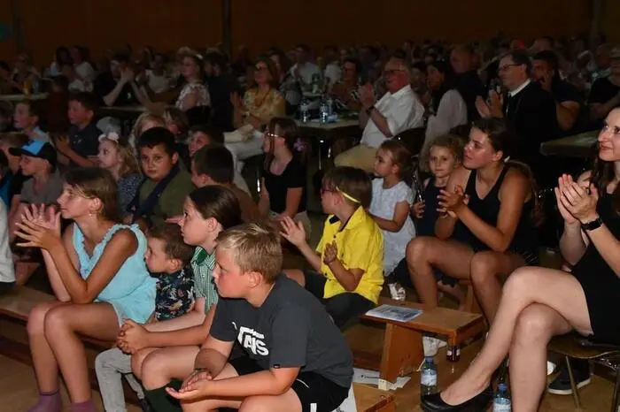 Der Schulchor der Volksschule ist auch außerhalb der Schule wie auch bei internen Feiern aktiv, dafür wurde bereits viermal das Meistersinger-Gütesiegel für besondere Chorarbeit verliehen.