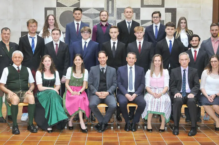 Leon Egger, Maximilian-Walter Esser, Tina Hasecic, Anja Andrea Jurenia, Mario Viktor Kieler, Maximilian Anatol Kollau, Christoph Mittermaier, Maximilian Ruhdorfer und Niklas Stockreiter