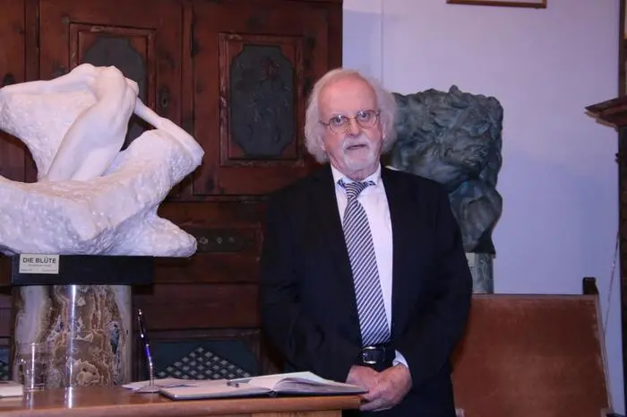 Bürgermeister Franz Feirer begrüßte die Gäste, Kurator und Vizepräsident der Ambrosi-Gesellschaft Hans Reiter sprach einführende Worte, der Historiker Ernst Lasnik stellte die Mitwirkenden vor und brachte seine Gedanken zu Volksmusik und Volkslied sowie zu Hans Kloepfer, Eduard Walcher und Peter Rosegger dar.