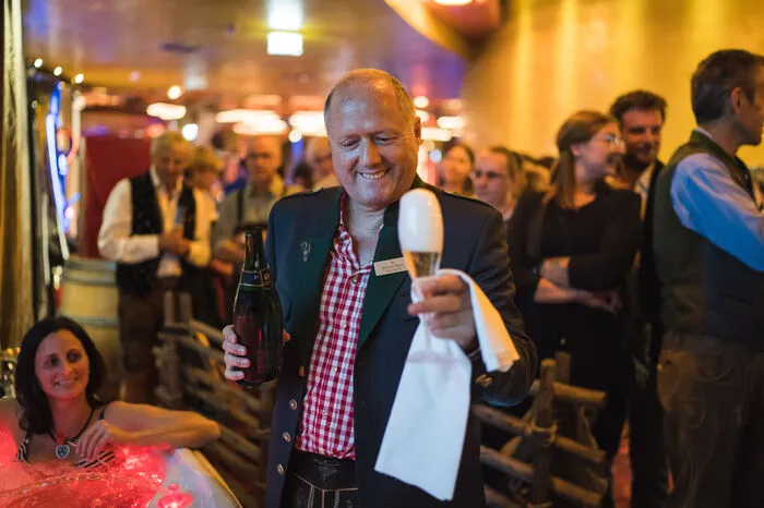 Casino-Direktor Andreas Sauseng und die Chefs des Almwellness Hotels Pierer luden zur Nacht in Tracht.