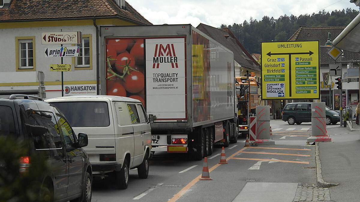 Megastau nach einem Auffahrunfall in Weiz (Sujetbild)