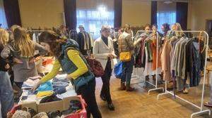 Die Grünen luden zum ersten Kleidertauschmarkt in Söding-St. Johann ein
