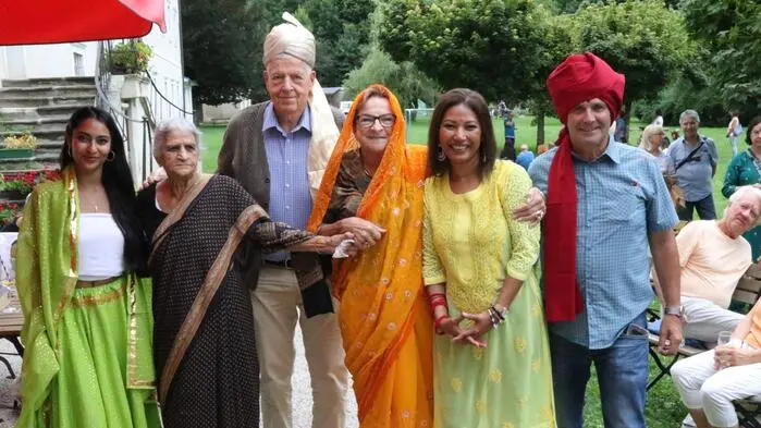 „India meets Gurktal“ – unter diesem Motto lud am Wochenende Tulsi Ayurveda (Preeti Hoffmann) in Kooperation mit dem Jufa-Hotel Gurk (Karin Mena Liriano) erstmals zum Holi-Fest. 