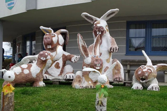 Den Höhepunkt erreichte die von Osterhasen geprägte Zeit mit dem Osterhasenkirtag am Palmsonntag.