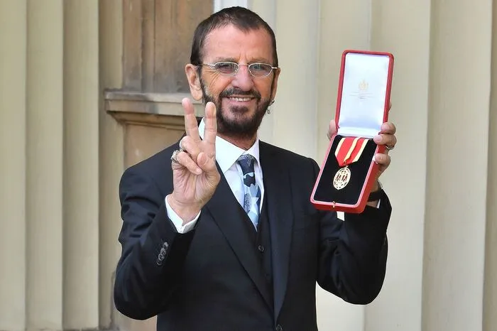 Beide formten nach der Ehrung ihre Finger zum "Peace"-Zeichen.