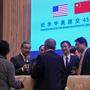 Der chinesische Außenminister Wang Yi (2. vl) bei einer Konferenz zum 45. Jahrestag der chinesisch-amerikanischen diplomatischen Beziehungen: China ist ein Meister der Umsetzung