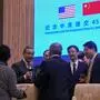 Der chinesische Außenminister Wang Yi (2. vl) bei einer Konferenz zum 45. Jahrestag der chinesisch-amerikanischen diplomatischen Beziehungen: China ist ein Meister der Umsetzung