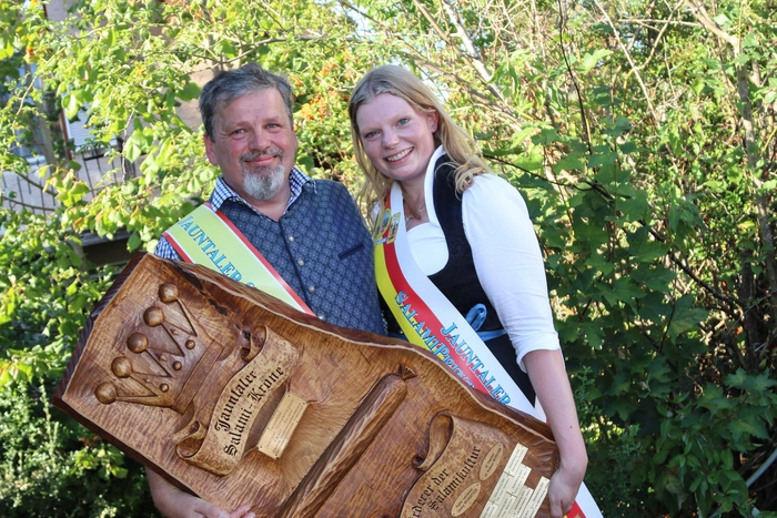 Manfred Enzi mit der Salamiprinzessin Anja Smolnig