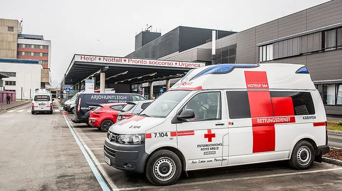 Der verletzte Fußgänger wurde ins Klinikum Klagenfurt gebracht