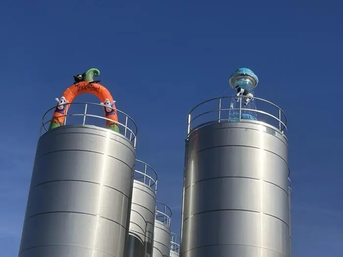 Außerirdisches in oststeirischen Höhen auf den Silos der Prolactal in Hartberg