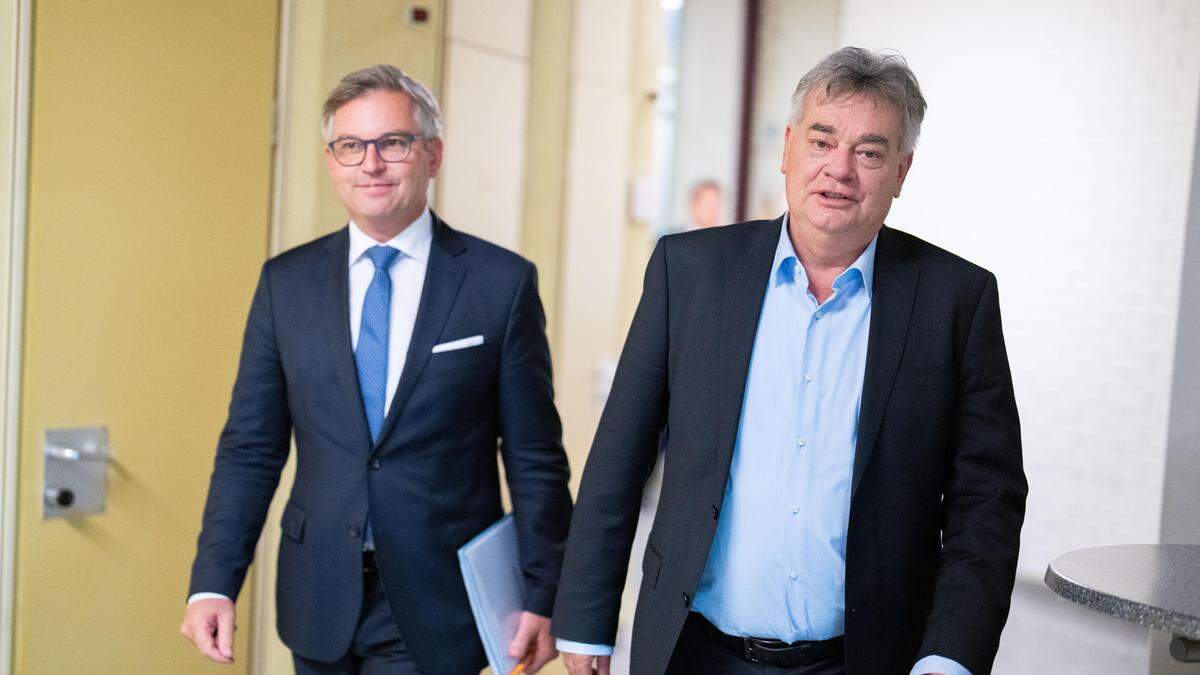 Magnus Brunner und Werner Kogler | Finanzminister Magnus Brunner (ÖVP) und Vizekanzler Werner Kogler (Grüne) einigten sich mit der Beamtengewerkschaft auf ein Plus von 9,15 Prozent.