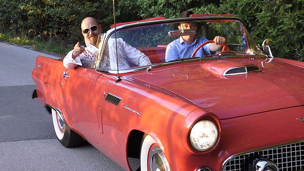 &quot;Elvis&quot; Michael Kriendlhofer im Ford Thunderbird mit Hans Schrattner