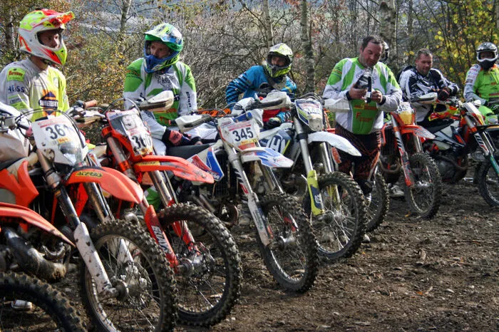 Beim zweistündigen Saisonfinale führte Rennleiter Peter Bachler vom Enduro Club Murtal Regie.