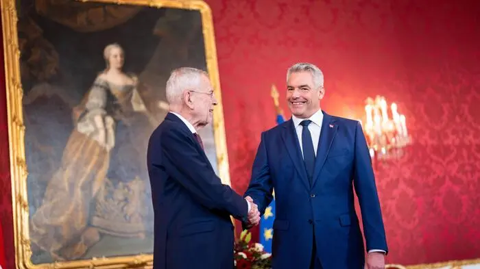 Karl Nehammer (ÖVP) hat von Bundes-Präsident Alexander Van der Bellen den Auftrag zur Bildung einer Regierung bekommen