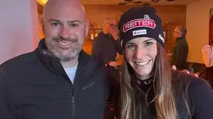 Joe Dorant mit Mirjam Puchner und dem Super-Bowl-Ring