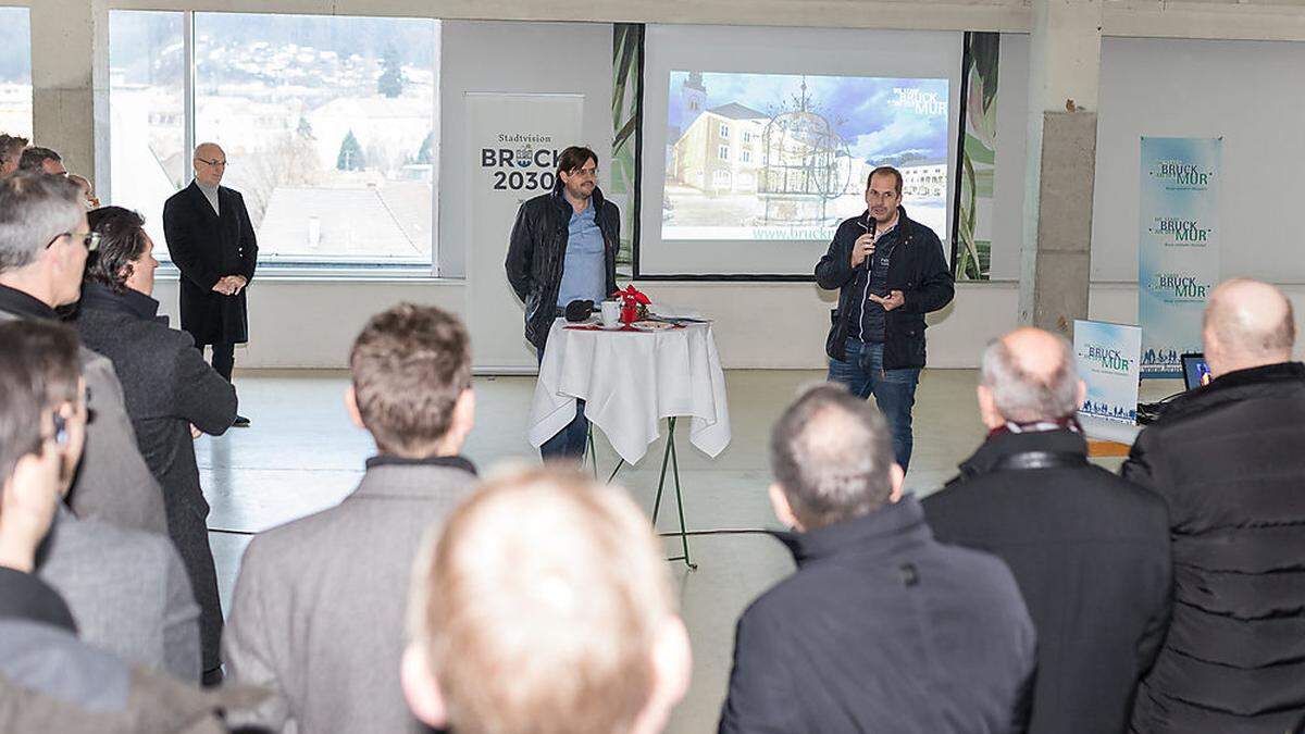 Christoph Hausmann (l.) und Rupert Heuberger-Vögl präsentierten das neue „Stadtquartier“ in Bruck