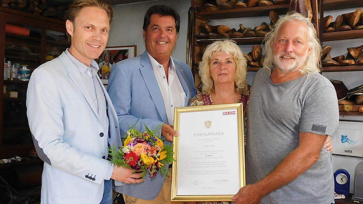 Sepp Götz (rechts) mit Frau Sabine, Raimund Haberl (links) und Kommerzialrat Klaus Kronlechner