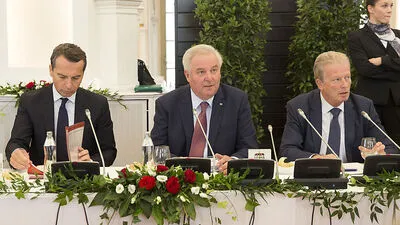 Gastgeber Hermann Schützenhöfer mit Kanzler Christian Kern und Vizekanzler Reinhold Mitterlehner