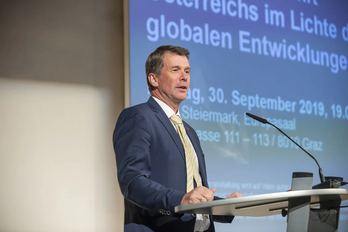 ... mit der TU Graz, Vertreten durch Vizerektor Horst Bischof, zur Diskussionsveranstaltung "Energiezukunft Österreich" geladen.