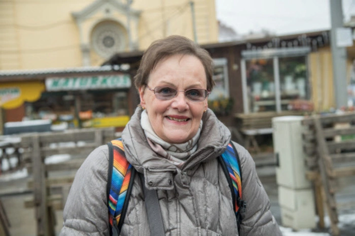 Reingard Schmid-Pottlacher: "Die Linie 7 erzeugt auf Höhe der Haltestelle Reiterkaserne Erschütterungen, die in unserem Haus einem Erdbeben der Stärke drei entsprechen. Die Holding hat den Kommunikationshahn diesbezüglich abgedreht. Einfach ausziehen kann und will ich nicht, das Haus ist seit Generationen in Familienbesitz, es wohnen auch die Töchter mit kleinen Kindern hier. Ich bin zwar klar für den öffentlichen Verkehr, aber hier muss etwas gemacht werden.Ansonsten ist St. Leonhard wunderschön, wir haben hier alles was man braucht. Was wir noch wünschen würden, wären mehr Kinderspielplätze."