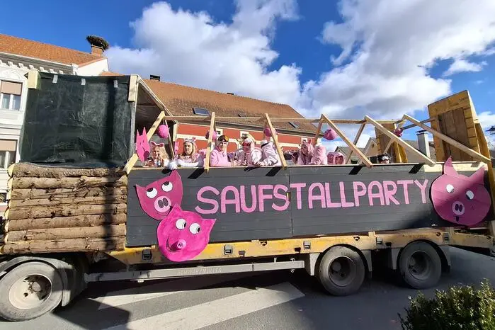 Und auch das Rote Kreuz, die Landjugend, die Raiffeisenbank Passail oder die Freiwillige Feuerwehr ließen es sich nicht nehmen, am bunten Treiben teilzunehmen. 