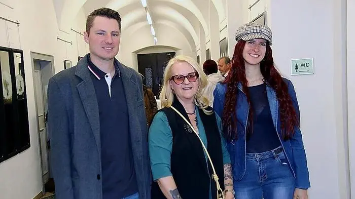 „Unter der Haut des Sichtbaren“, so der Titel einer Ausstellung der in Köflach beheimateten und auch international sehr erfolgreichen Künstlerin Raymonde Marcher-Greinix.