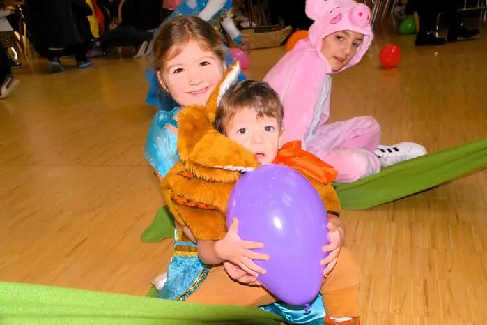 Dass sich heuer wieder mehr als 200 Kinder beim Faschingsfest der Frauenbewegung unter der Organisation von Obfrau  Regina Racholz und ihrem aktiven Team am Sonntagnachmittag im Dorfhof Markt Hartmannsdorf trafen, war keine große Überraschung.  