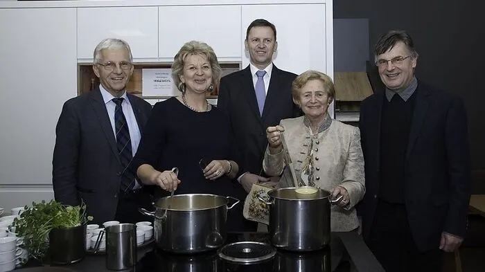Bürgermeister Franz Derler, Christine Rosel, Geschäftsführer Josef Rosel, Seniorchefin Erna Rosel und Dechant Johann Schreiner