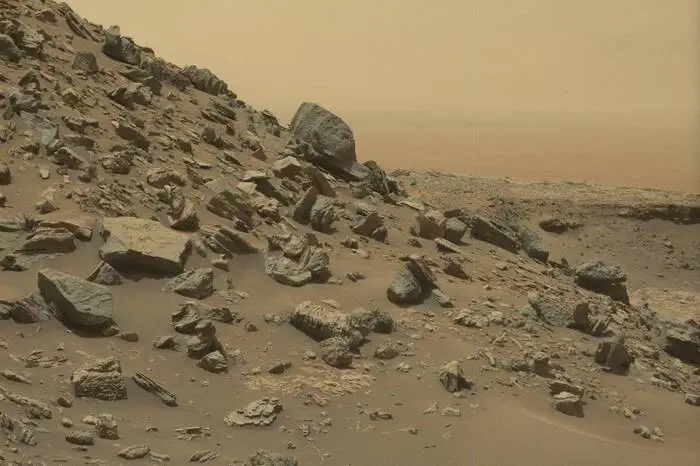 Die Gesteinformationen sind demnach die Überreste uralter Sanddünen, die der Wind deponierte.