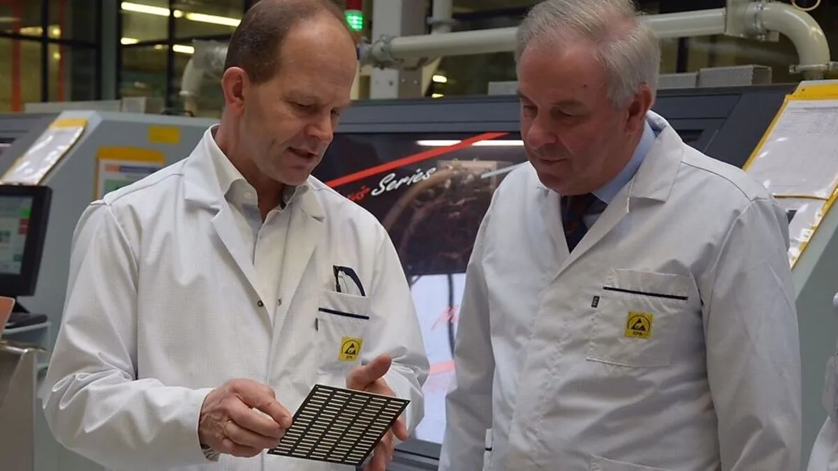 Andreas Gerstenmayer, Vorstandsvorsitzender der AT&S, mit Landeshauptmann Hermann Schützenhöfer