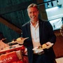 Ernst Seidl sorgt für die Verköstigung im Austria House