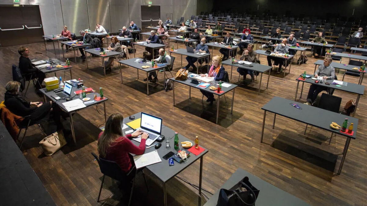Sitzung mit Abstand: Schon ein gewohntes Bild im Kunsthaus Weiz
